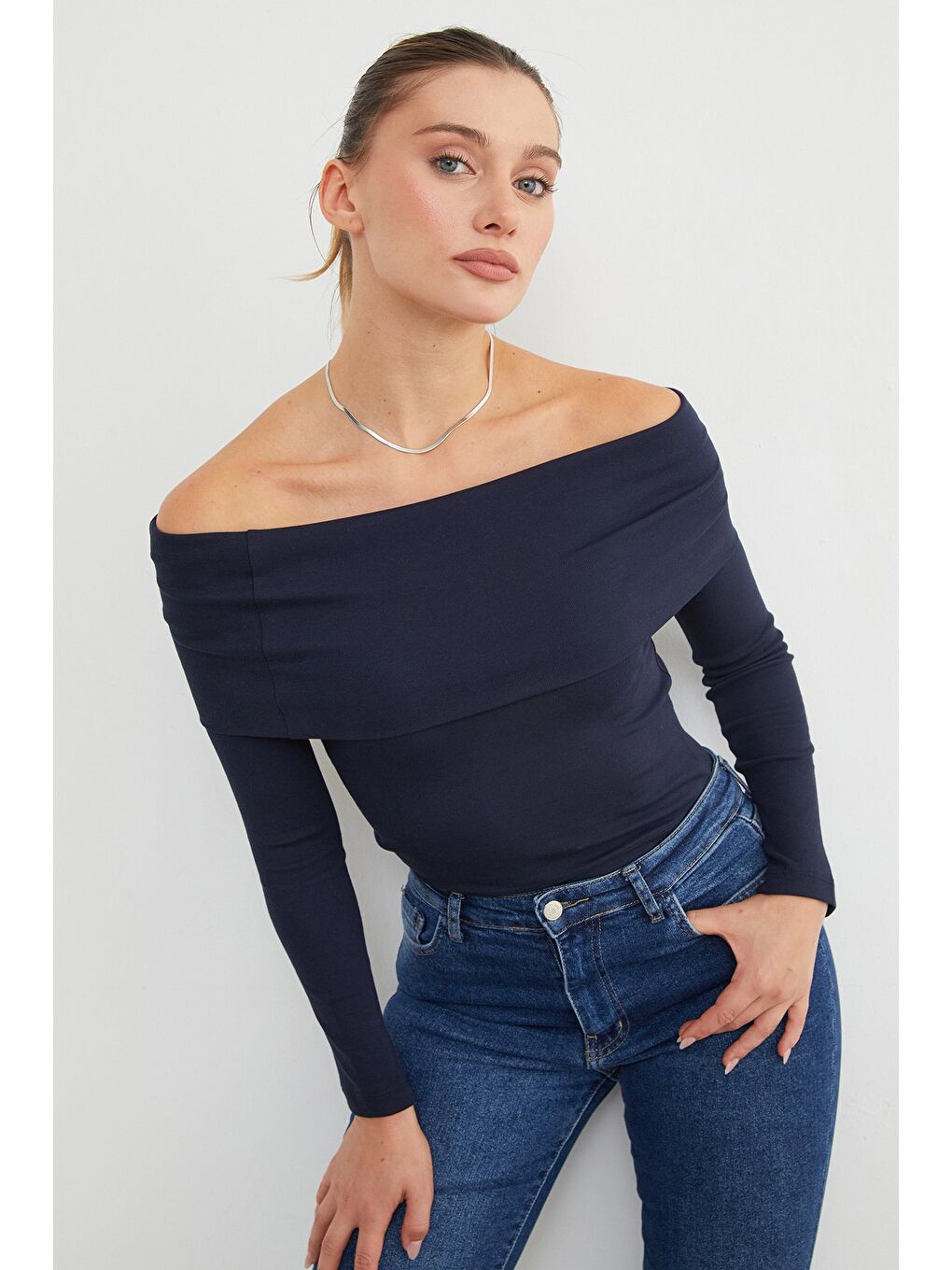 Lacivert Basic Madonna Yaka Modal Bluz