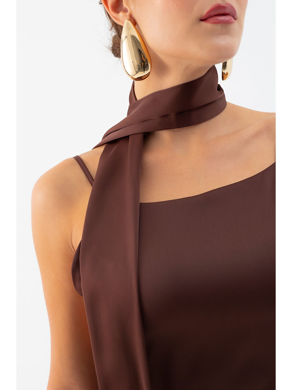 Kadın Kahverengi Fularlı Maxi Saten Elbise-4