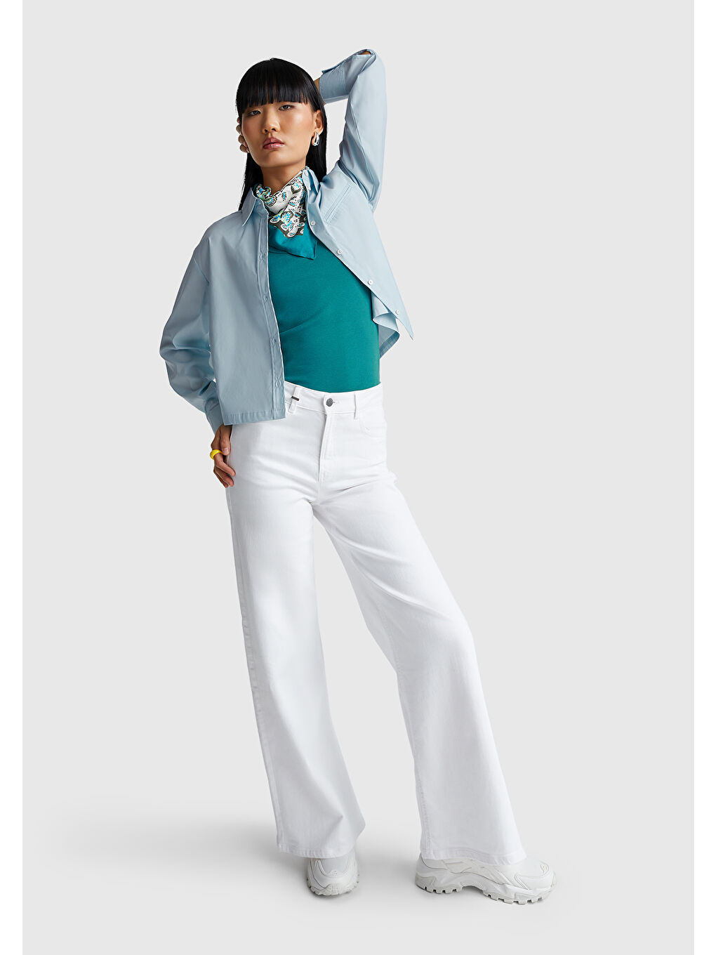 Kadın Açık Mavi Pamuk Karışımlı Streç Poplin Gömlek-3