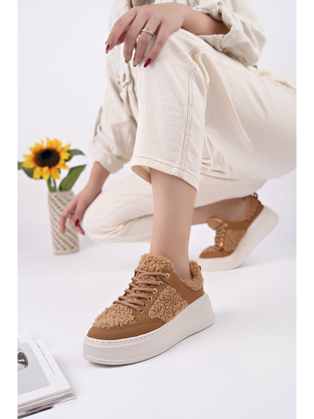 Kahverengi FLEECY Kalın Taban Bağcıklı Pelüş Detaylı Kadın Kışlık Sneaker Spor Ayakkabı-5