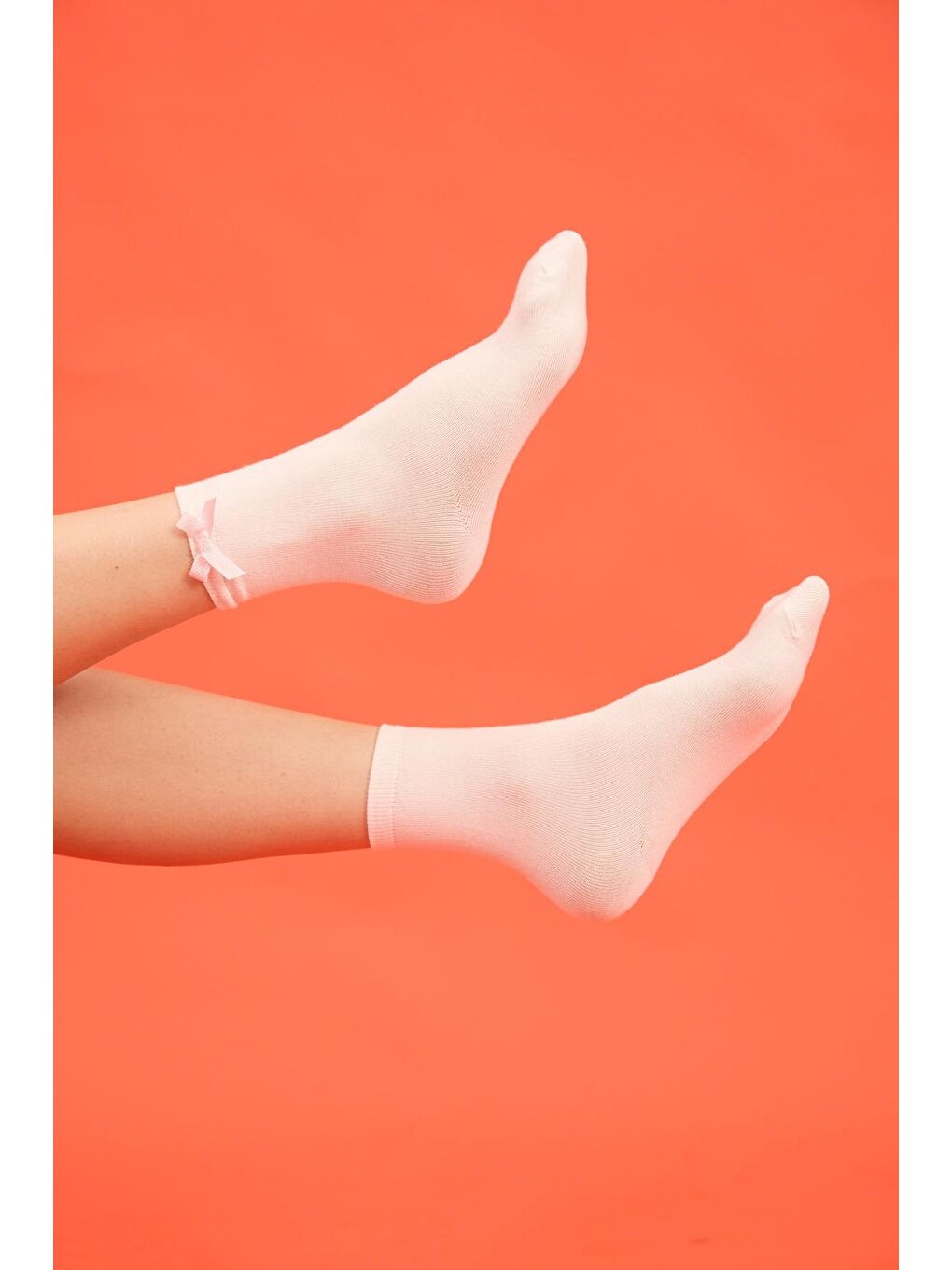 Kadın Fiyonk Detaylı Soket Çorap Beyaz