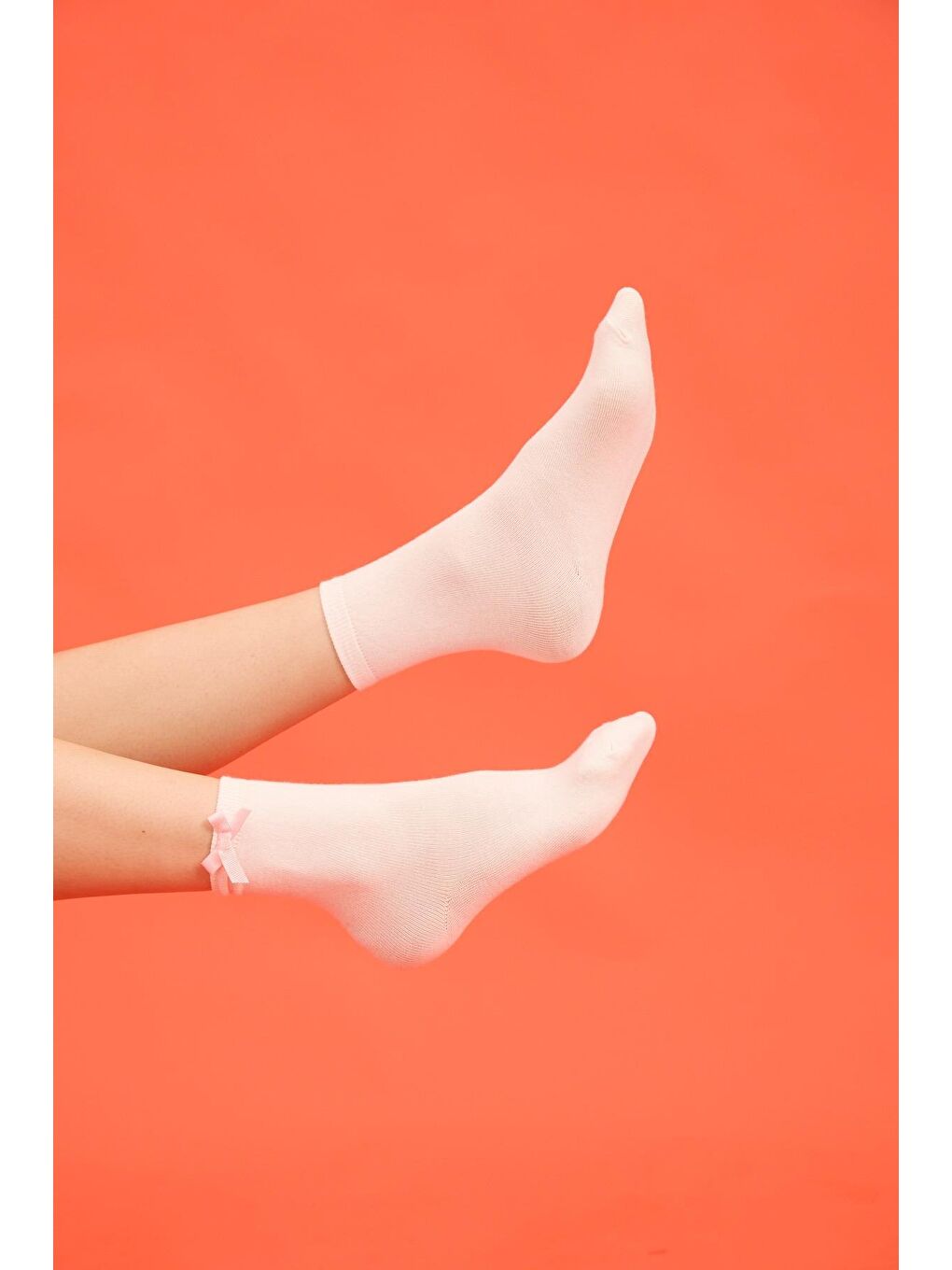 Kadın Fiyonk Detaylı Soket Çorap Beyaz-1