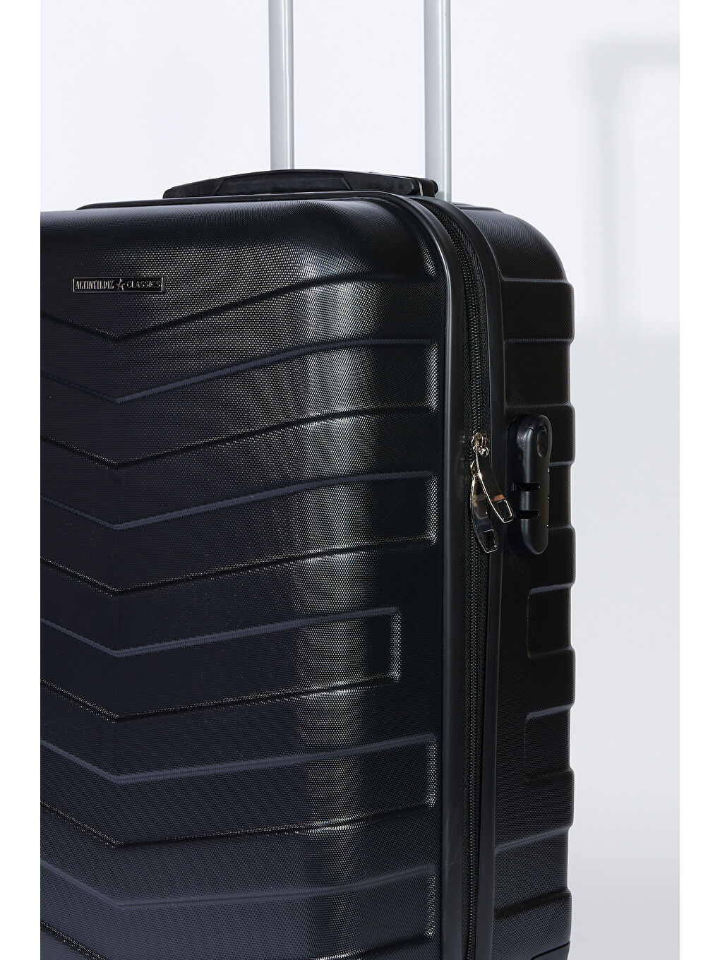 Erkek Siyah Kabin (Küçük) Boy Valiz-1