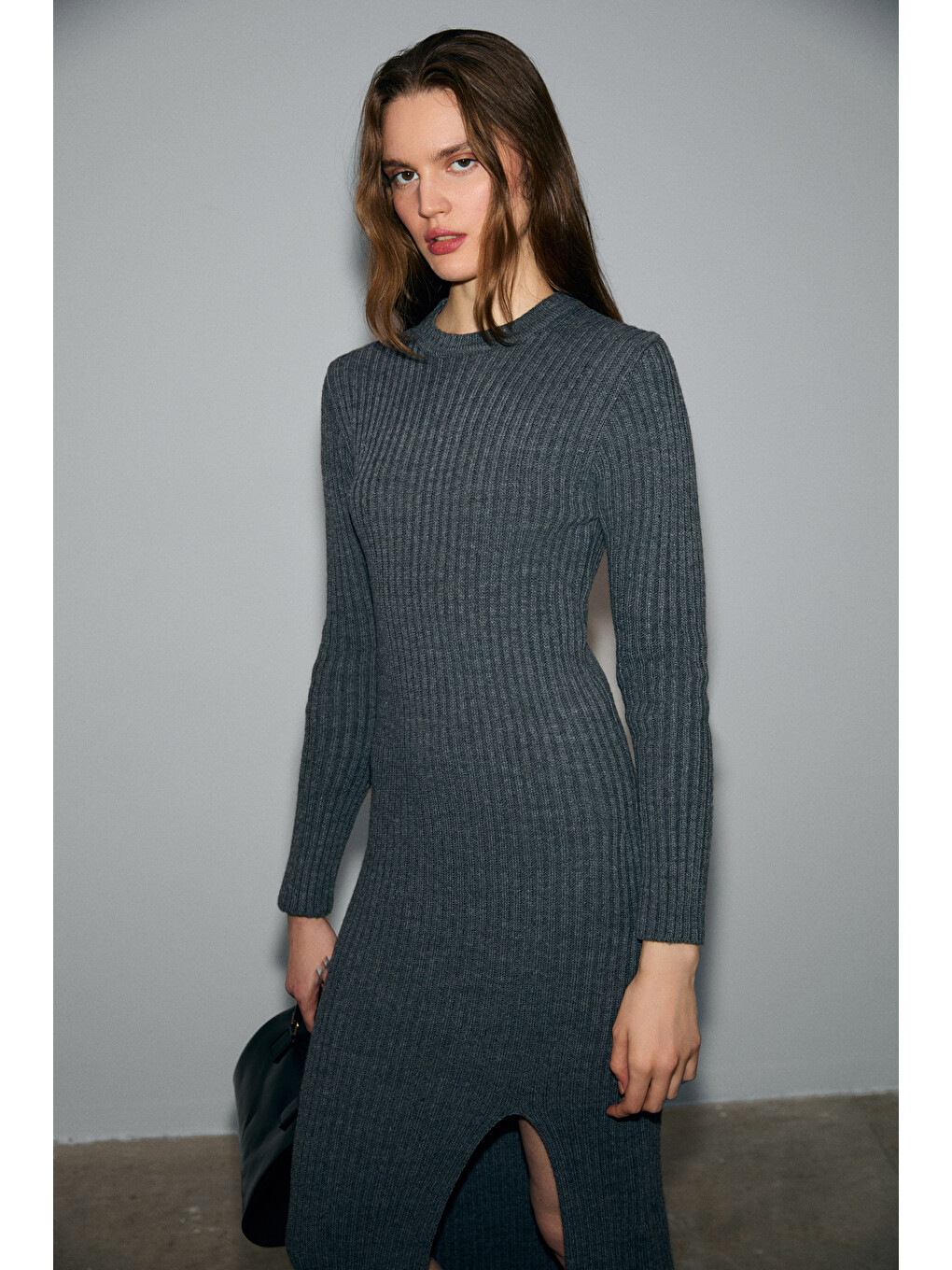 Soreya Kadın Yuvarlak Yaka Çizgi Desenli Yırtmaçlı Slim Fit Triko Antrasit Elbise-4