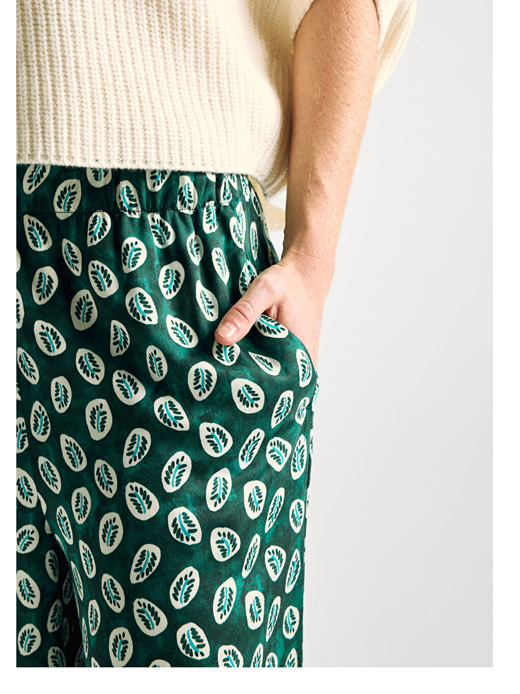 Kadın Yeşil %100 Viskon Rahat Kesim Beli Lastikli Cepli Pantolon-5