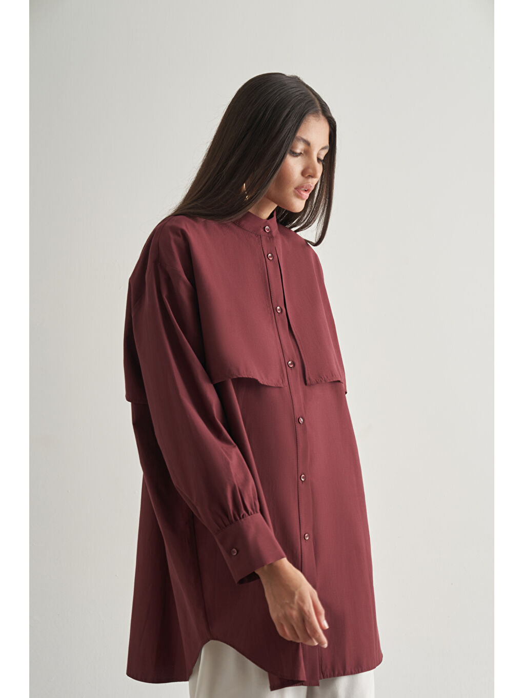 Rüzgarlıklı Hakim Yaka Uzun Mürdüm Rengi Gömlek-1