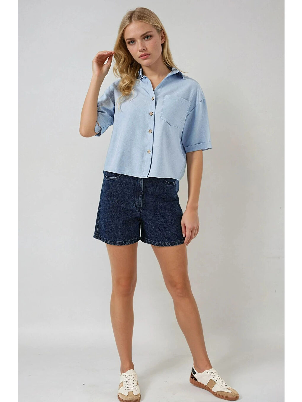 Kadın Mavi Keten Görünümlü Crop Gömlek HZL25S-BD1203391-1