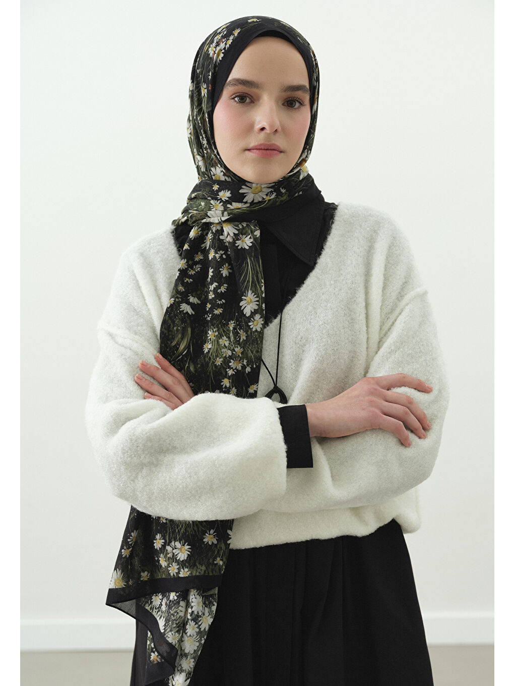 Siyah TINY DAISY DESENLİ PAMUK VİSKON ŞAL SİYAH-1