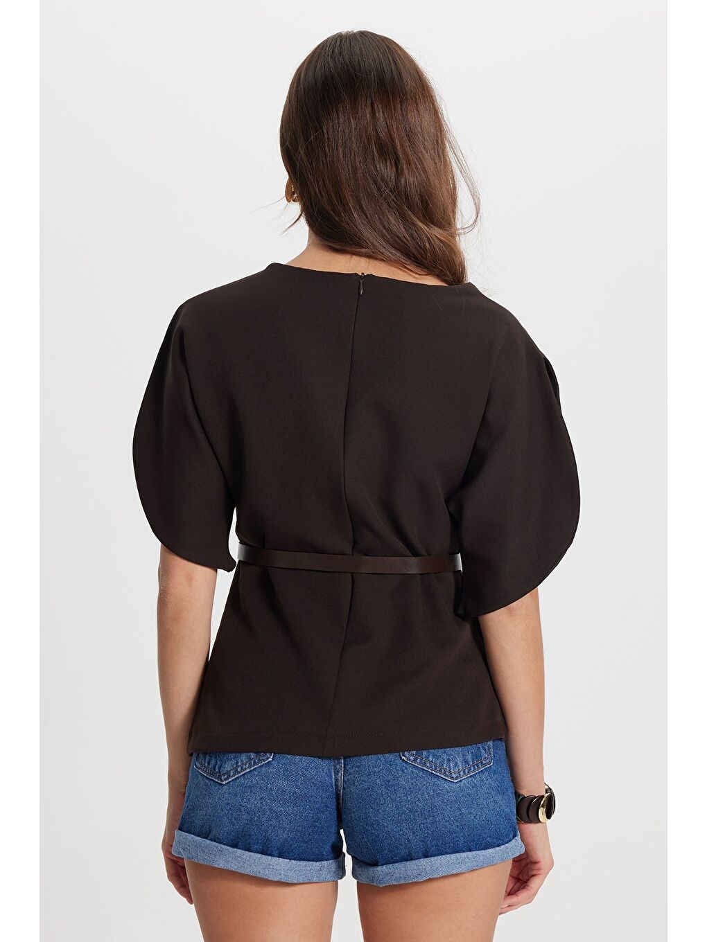 Kadın Slim Fit Dar Kesim Kol Detaylı İnce Kemerli Fermuarlı Kahverengi Bluz Gömlek-5