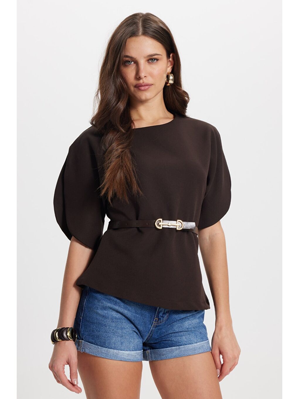 Kadın Slim Fit Dar Kesim Kol Detaylı İnce Kemerli Fermuarlı Kahverengi Bluz Gömlek-6