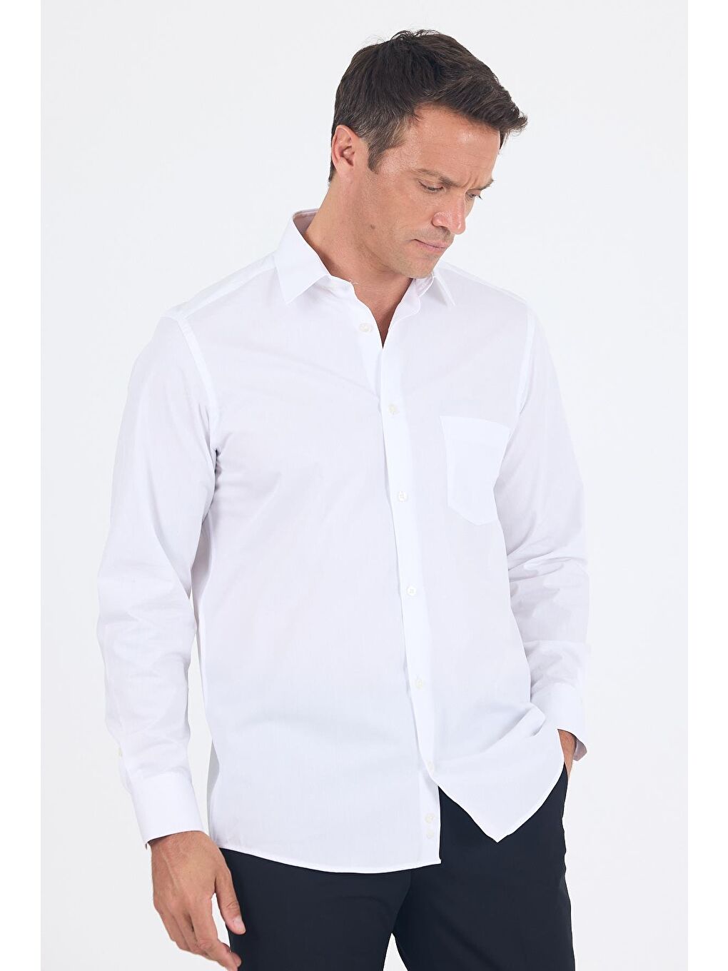 Beyaz Sert Yaka Uzun Kol Cepli Comfort Fit %100 Pamuk Gömlek 1004250222-2