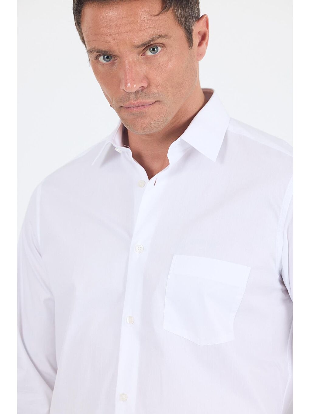 Beyaz Sert Yaka Uzun Kol Cepli Comfort Fit %100 Pamuk Gömlek 1004250222-3