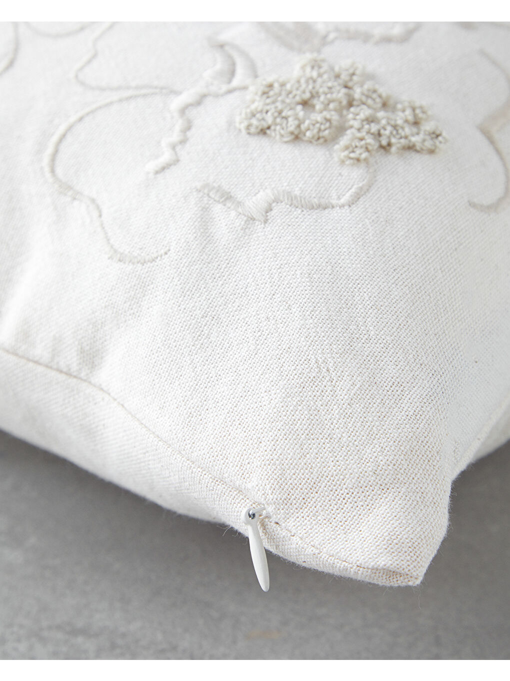 Buds Nakışlı Dekoratif Kırlent 33x50 cm Ekru-1