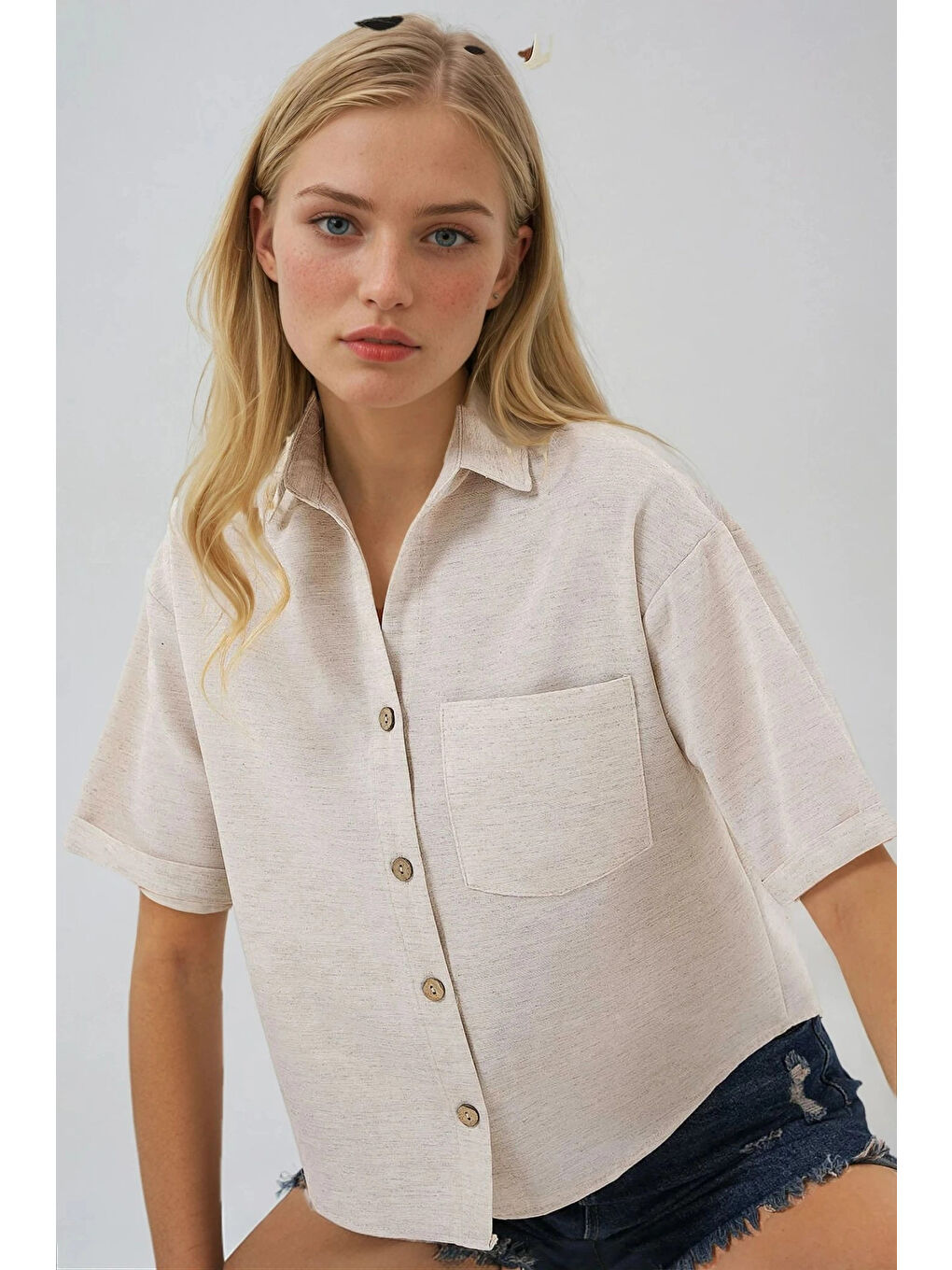 Ekru Kadın Krem Keten Görünümlü Crop Gömlek HZL25S-BD1203391