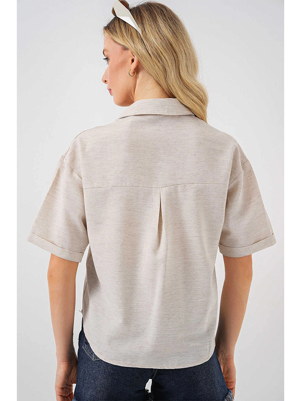 Ekru Kadın Krem Keten Görünümlü Crop Gömlek HZL25S-BD1203391-2