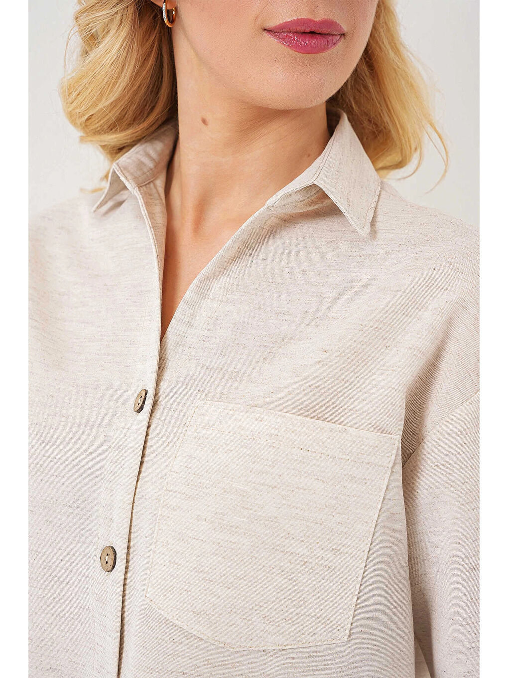 Ekru Kadın Krem Keten Görünümlü Crop Gömlek HZL25S-BD1203391-3