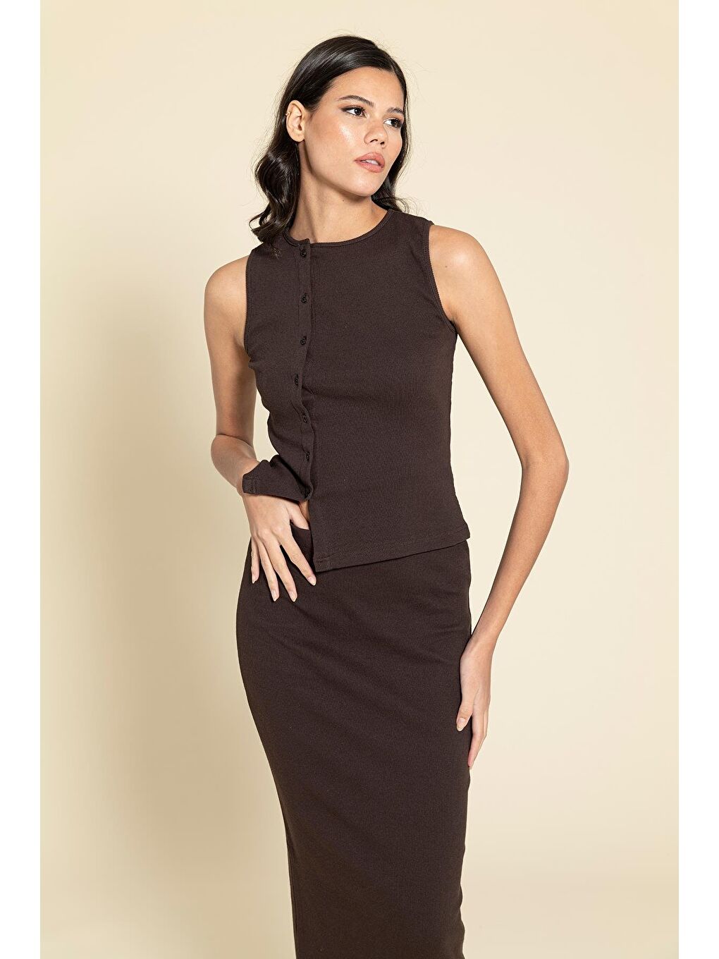 Düğmeli Kahverengi Bluz Etek Takım-1