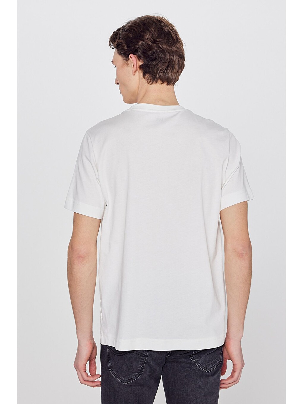Beyaz %100 Pamuk Regular Fit Normal Kesim Bisiklet Yaka Logo Detaylı Tişört-4