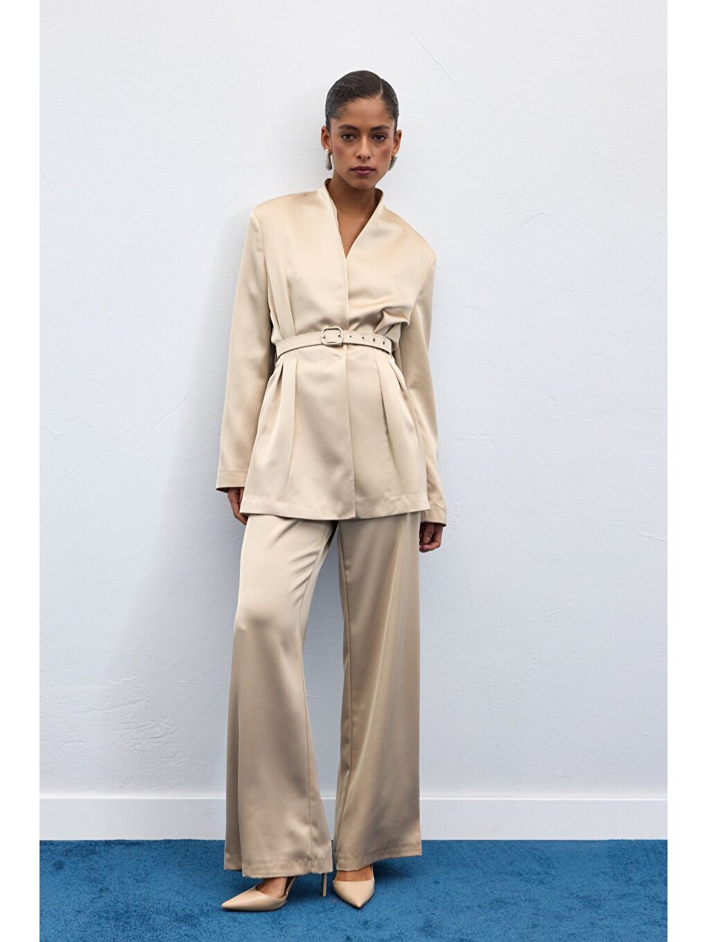 Bej Kemer Detaylı Saten Pantolon - Taş-2