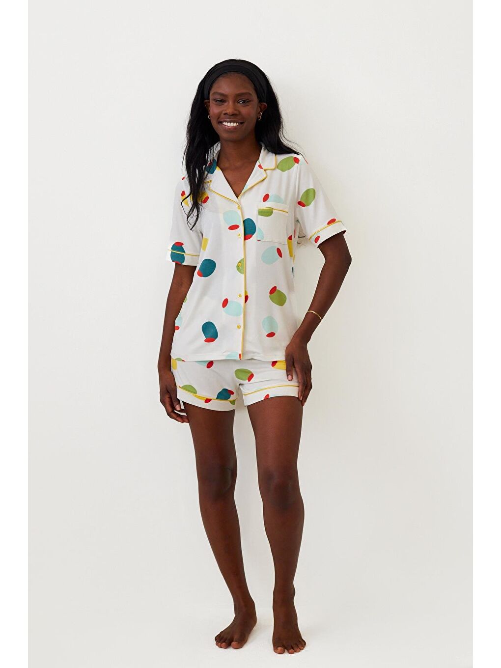Ekru Kadın Limon Desenli Düğmeli Şortlu Pijama Takımı