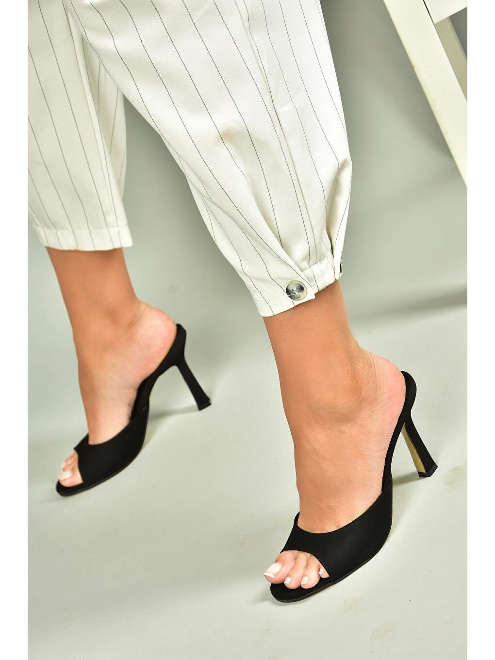 Siyah Kadın Topuklu Ayakkabı U997062804-3