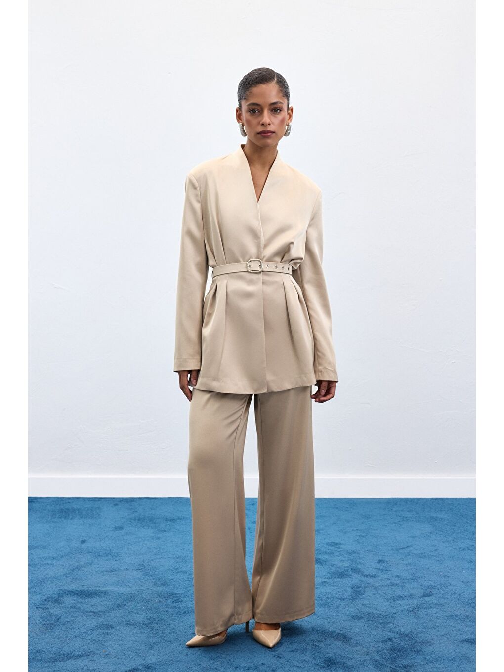 Bej Kemer Detaylı Saten Pantolon - Taş-3