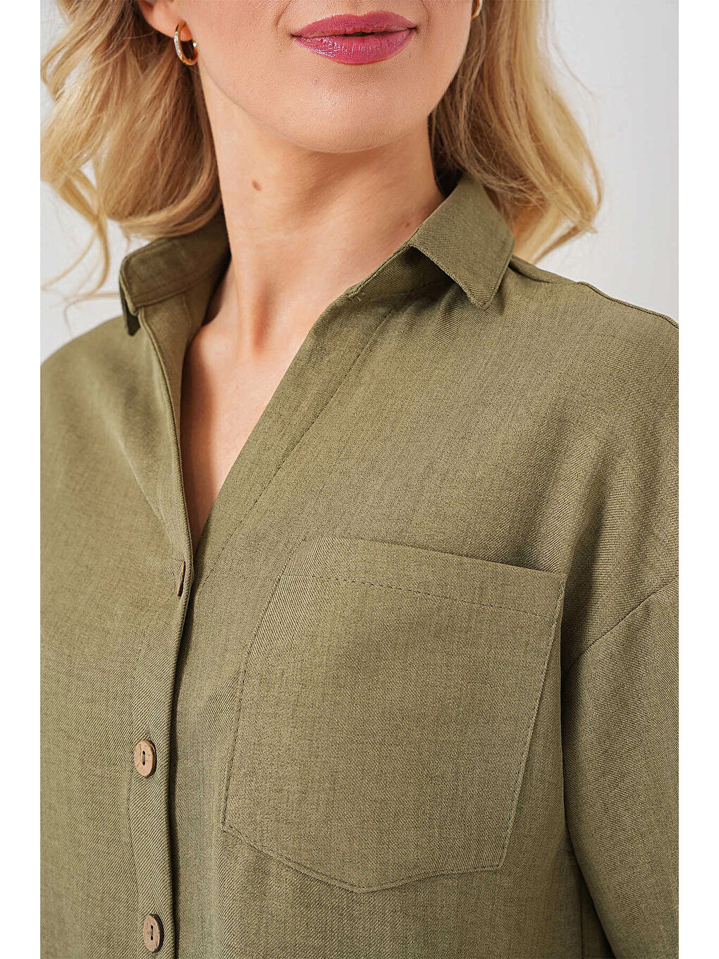 Kadın Haki Keten Görünümlü Crop Gömlek HZL25S-BD1203391-3