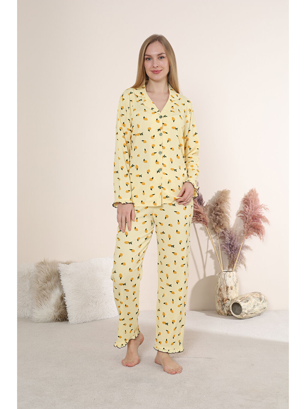 Sarı Bürümcük Kumaş Önden Düğmeli Uzun Kollu Kadın Pijama Takımı 6007-1