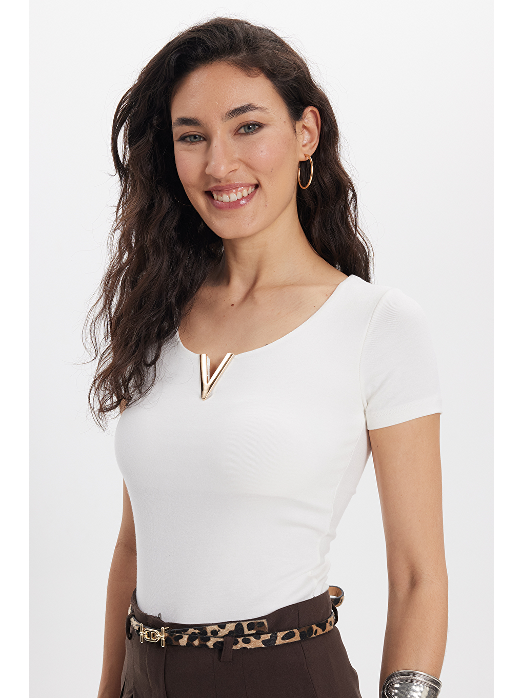 Kadın Slim Fit Dar Kesim Pamuklu V Yaka Kısa Kollu Ekru Bluz-2