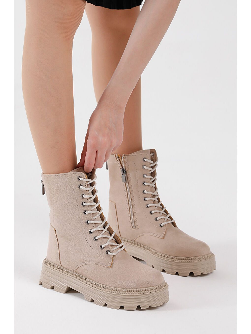 Bej Kadın Krem Süet Poli Taban Arkası Fermuar Detaylı Bağcıklı ve Fermuarlı Bot