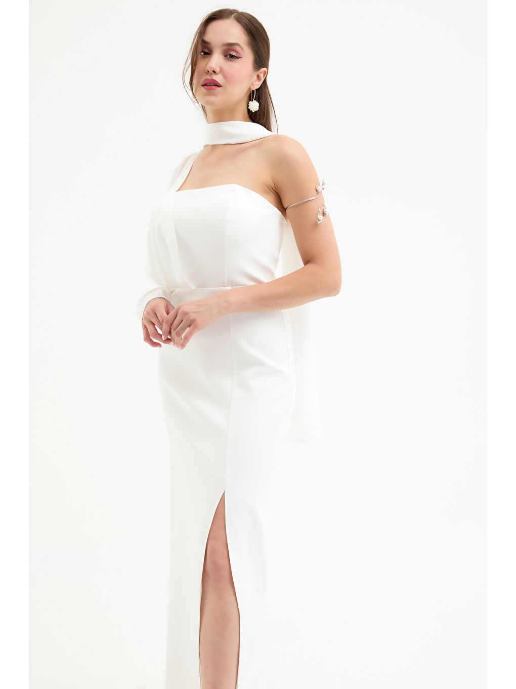 Kadın Beyaz Tek Kol Şal Yaka Yırtmaçlı Uzun Abiye Elbise-2