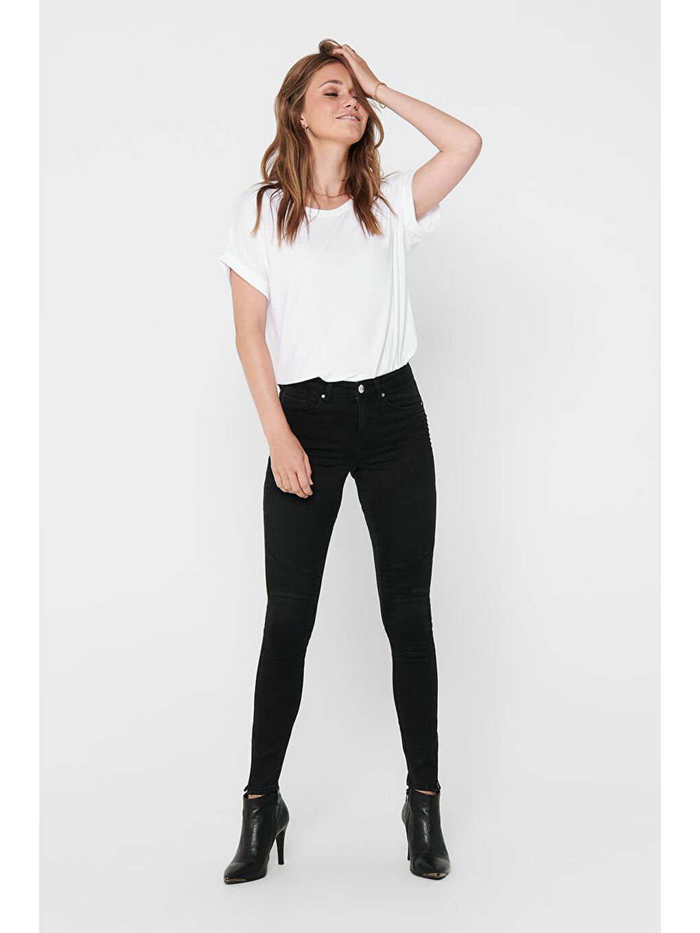 Beyaz Regular Fit Bisiklet Yaka Onlmoster Kadın T Shirt 15106662-2