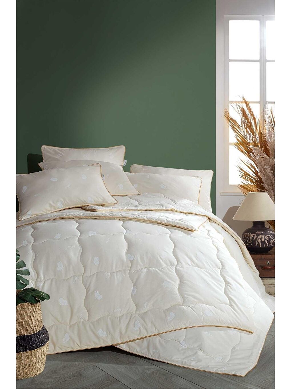 Beyaz %100 Doğal Yün Saten Biyeli Yorgan 195x215cm-1