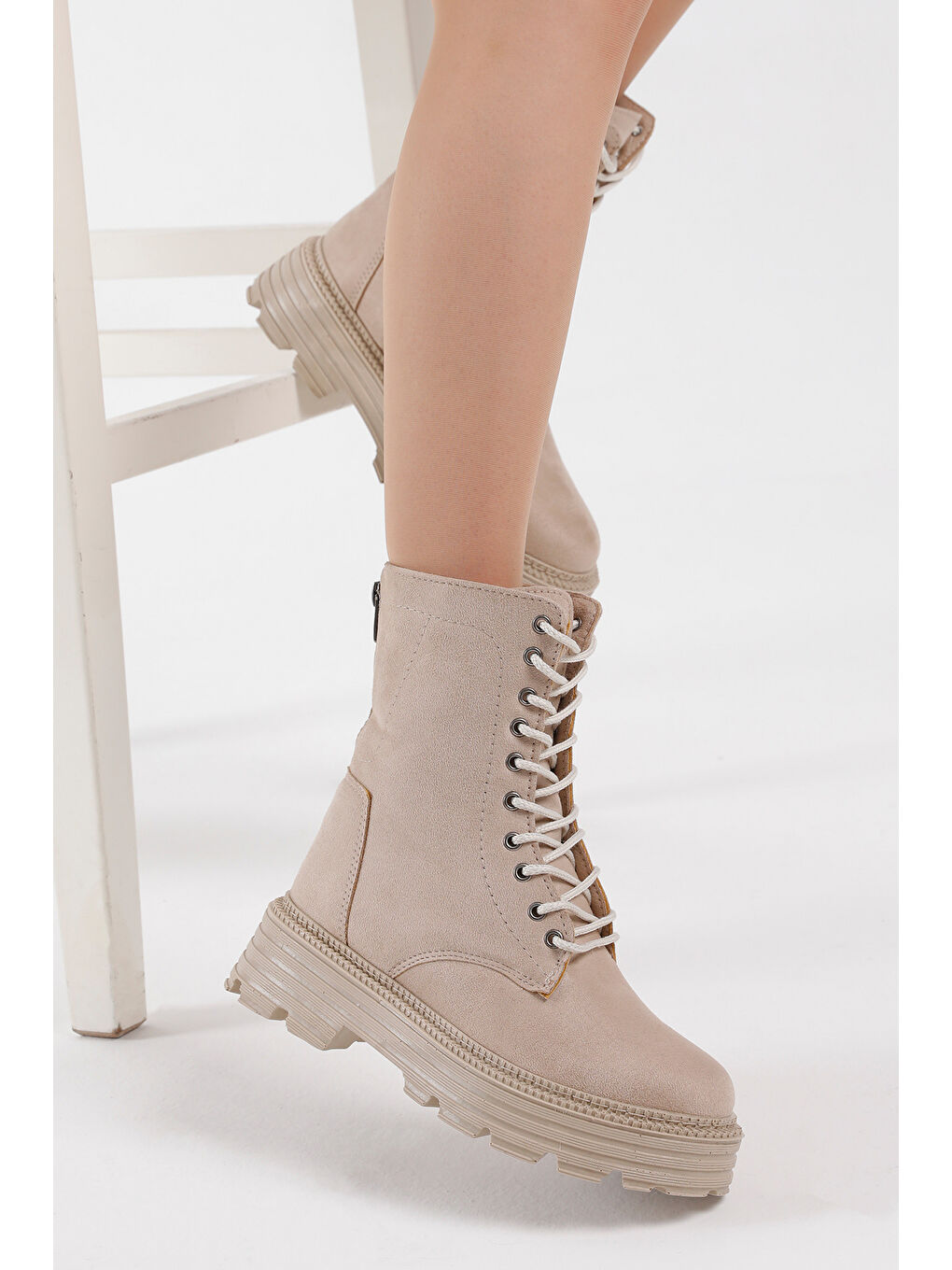 Bej Kadın Krem Süet Poli Taban Arkası Fermuar Detaylı Bağcıklı ve Fermuarlı Bot-2