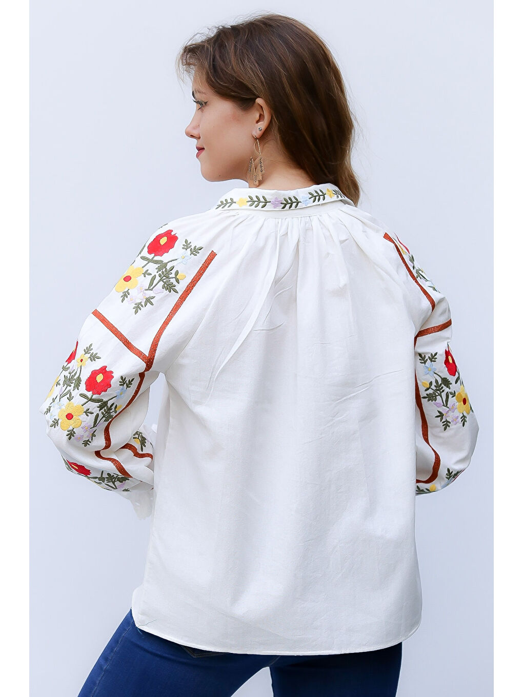 Beyaz Gömlek Yaka Uzun Kol Bağlamalı Püsküllü Nakışlı Standart Klasik Pamuk Dokuma Bluz-7