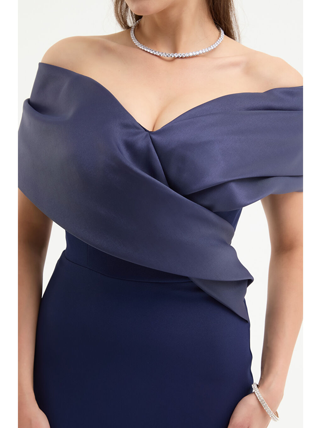 Kadın Lacivert Madonna Yaka Organze Detay Uzun Abiye Elbise-3