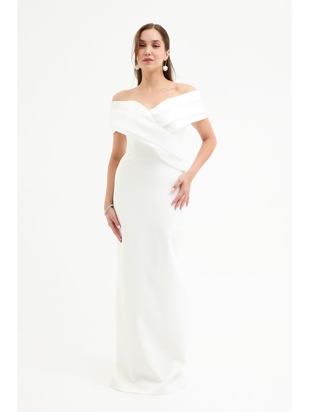 Kadın Beyaz Madonna Yaka Organze Detay Uzun Abiye Elbise-1