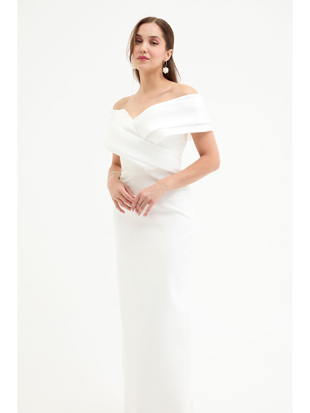 Kadın Beyaz Madonna Yaka Organze Detay Uzun Abiye Elbise-2