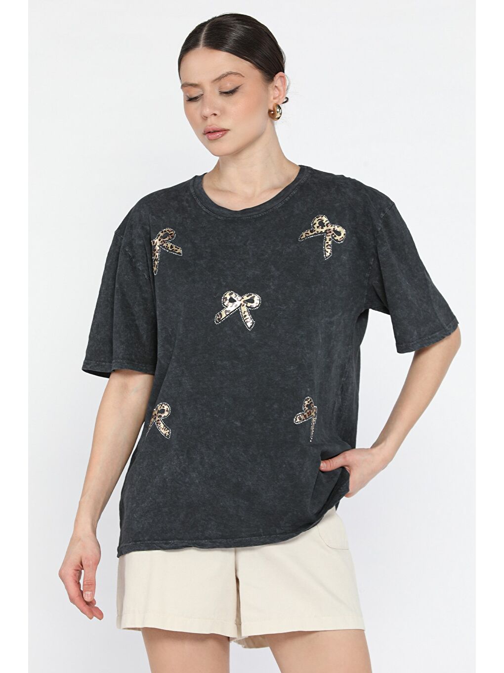 Antrasit Fiyonk Taşlı Yıkamalı Kadın Tişört