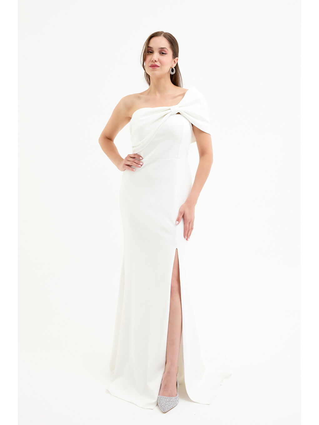 Kadın Beyaz Fiyonk Detay Uzun Abiye Elbise