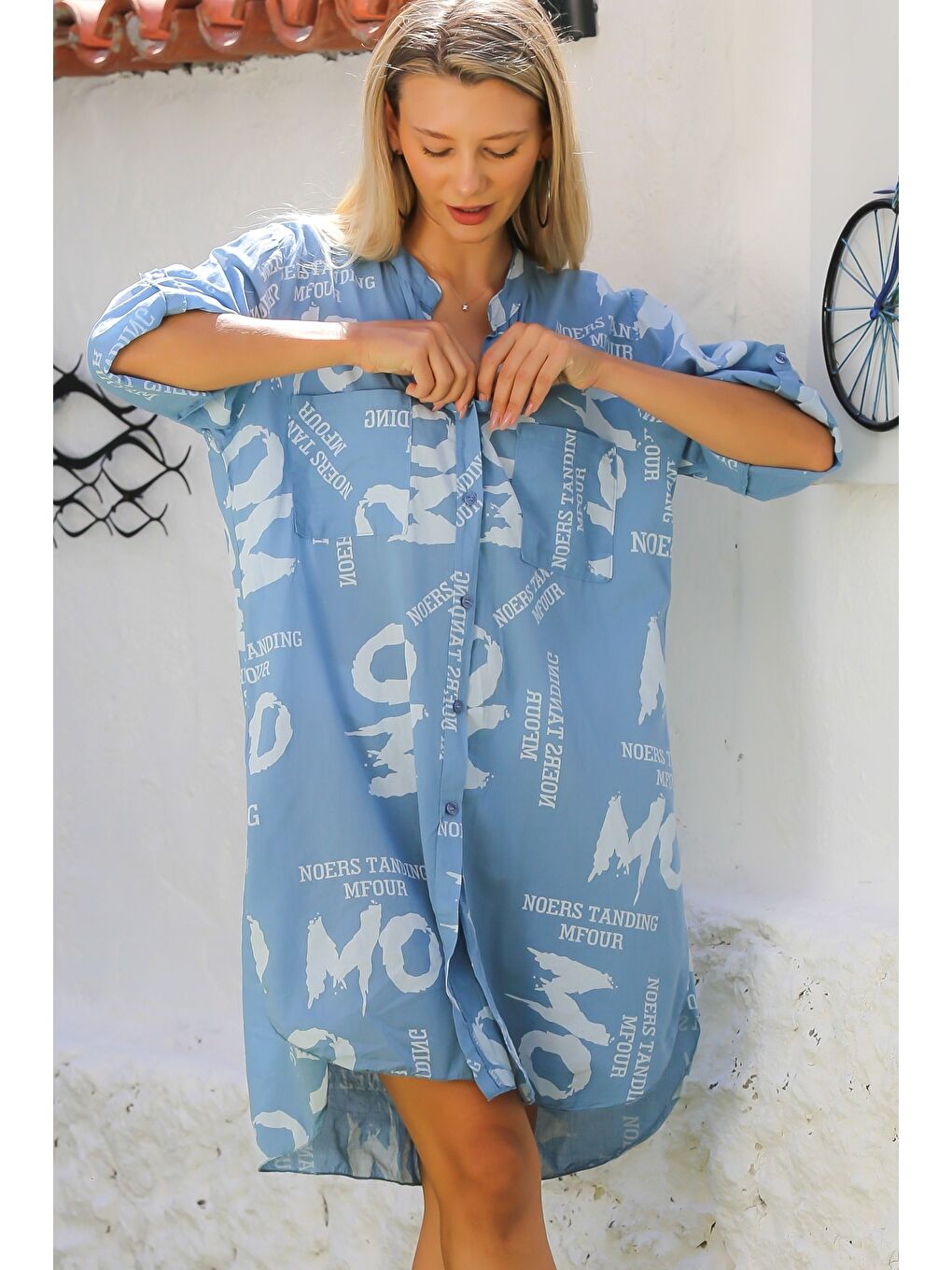 İtalyan Açık Mavi Hakim Yaka Düğmeli 3/4 Kol Düğmeli Cepli Allover Baskılı Dokuma Plaj Elbise