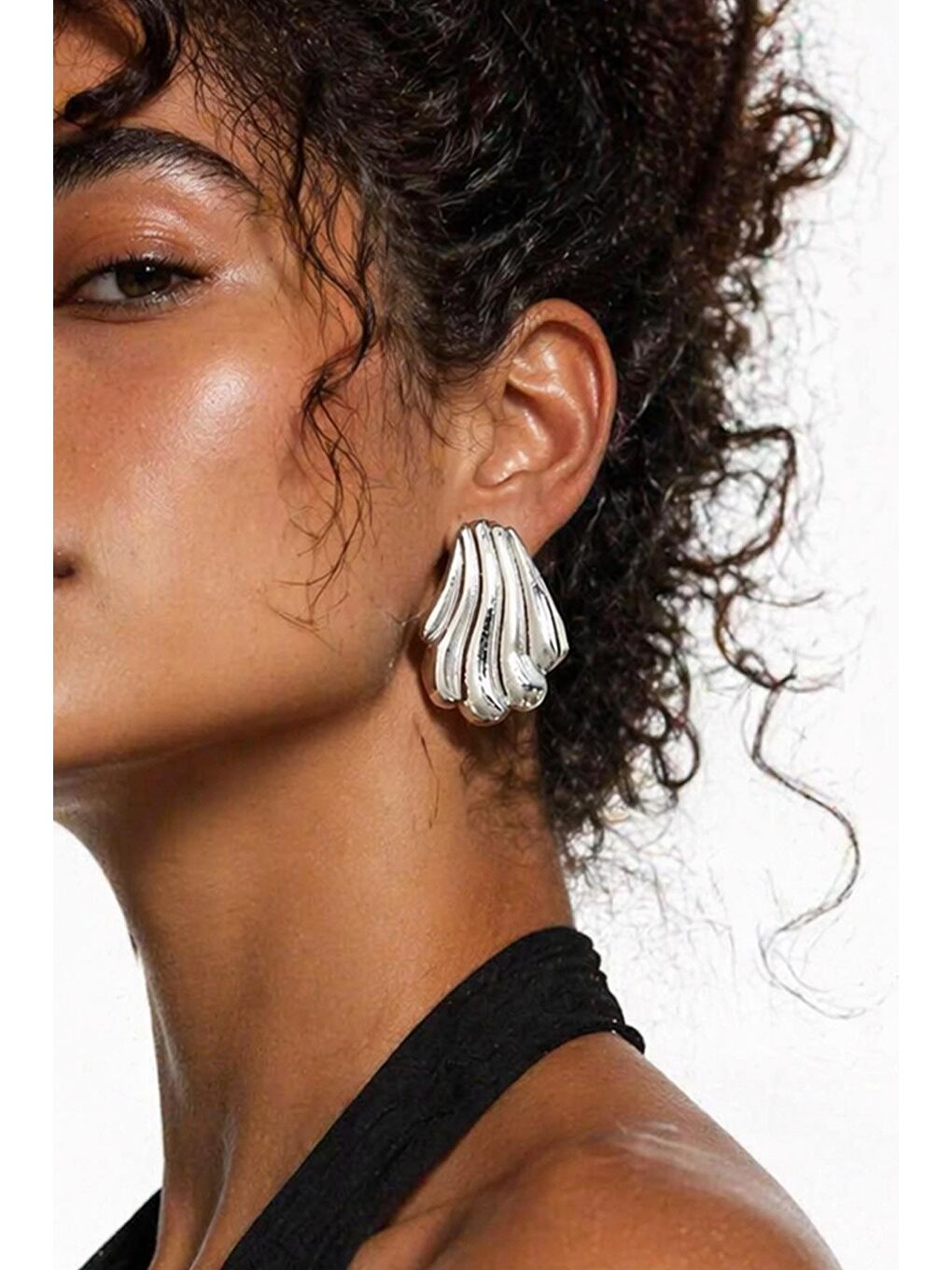 Gri Serafina Gümüş Renk Vintage Dalga Çelik Küpe-2