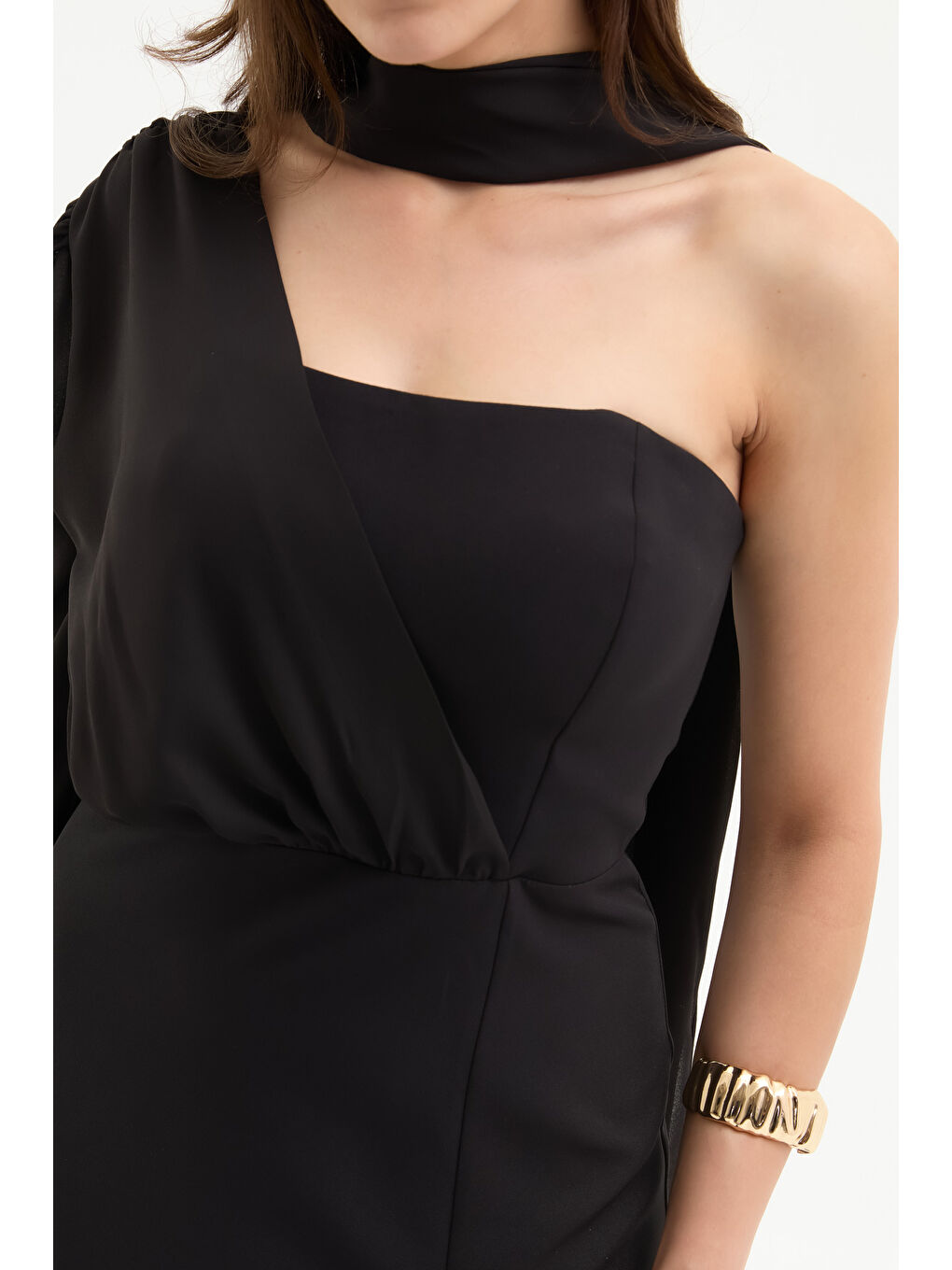 Kadın Siyah Tek Kol Şal Yaka Yırtmaçlı Uzun Abiye Elbise-3