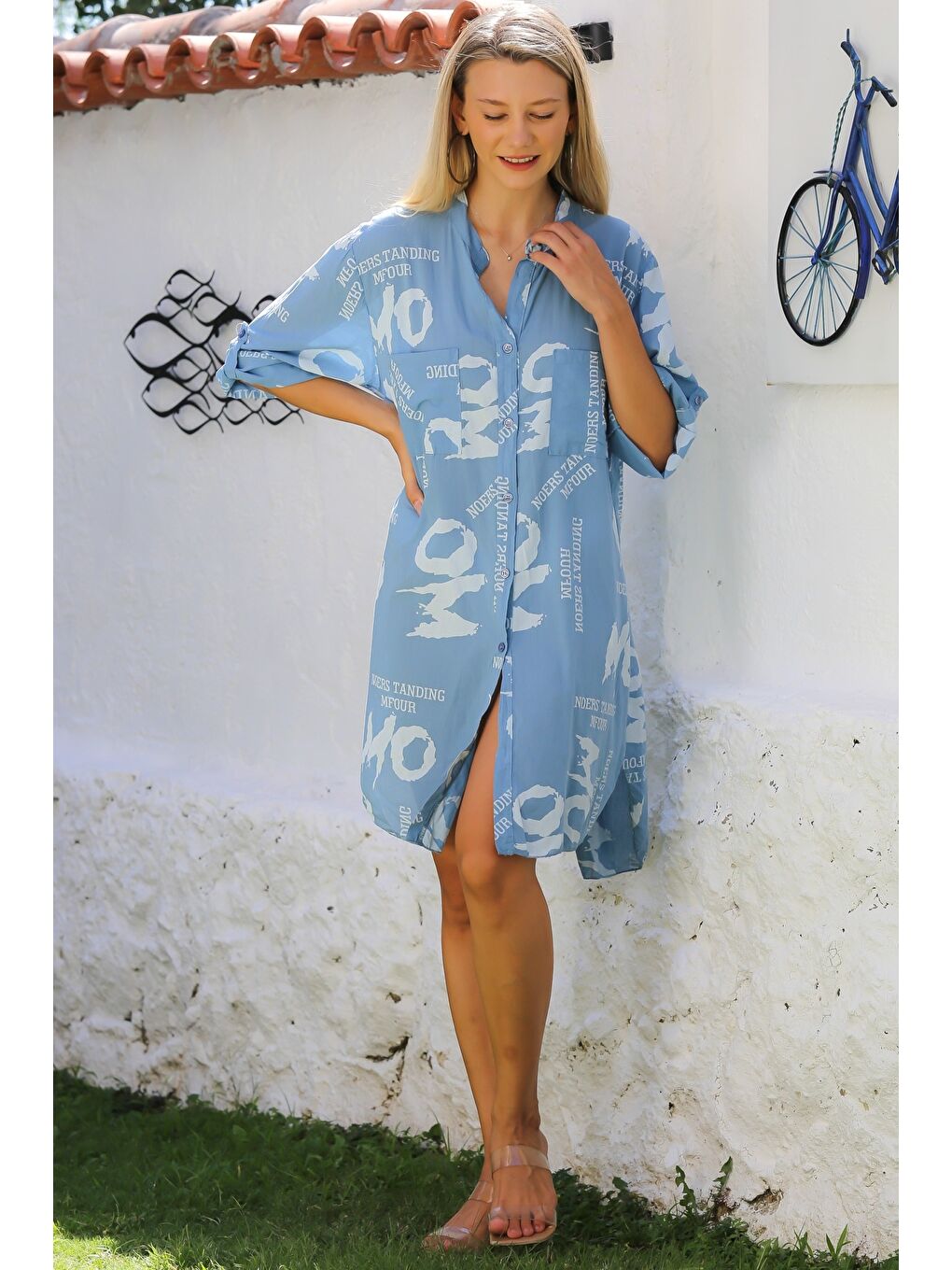 İtalyan Açık Mavi Hakim Yaka Düğmeli 3/4 Kol Düğmeli Cepli Allover Baskılı Dokuma Plaj Elbise-4