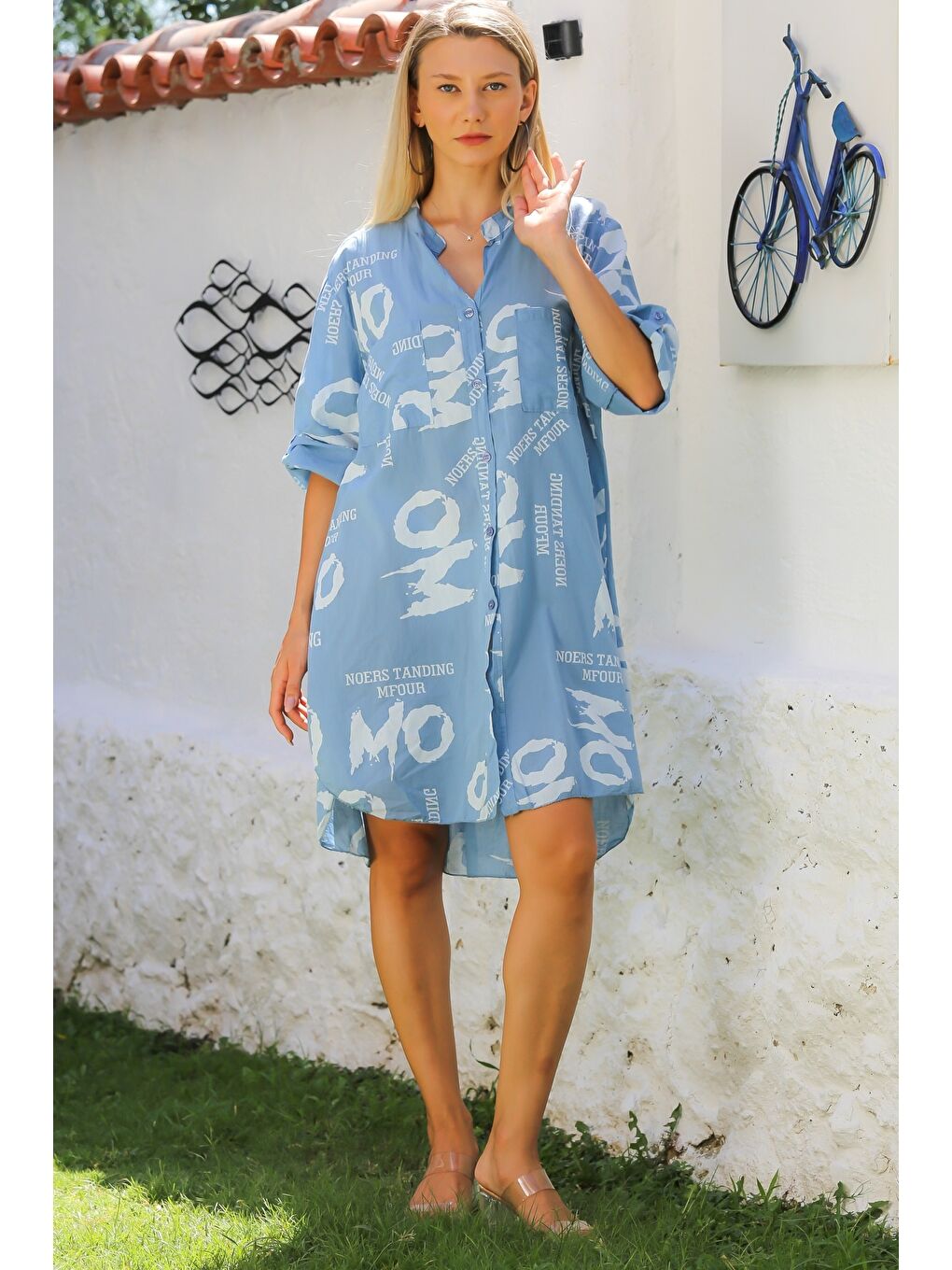 İtalyan Açık Mavi Hakim Yaka Düğmeli 3/4 Kol Düğmeli Cepli Allover Baskılı Dokuma Plaj Elbise-5