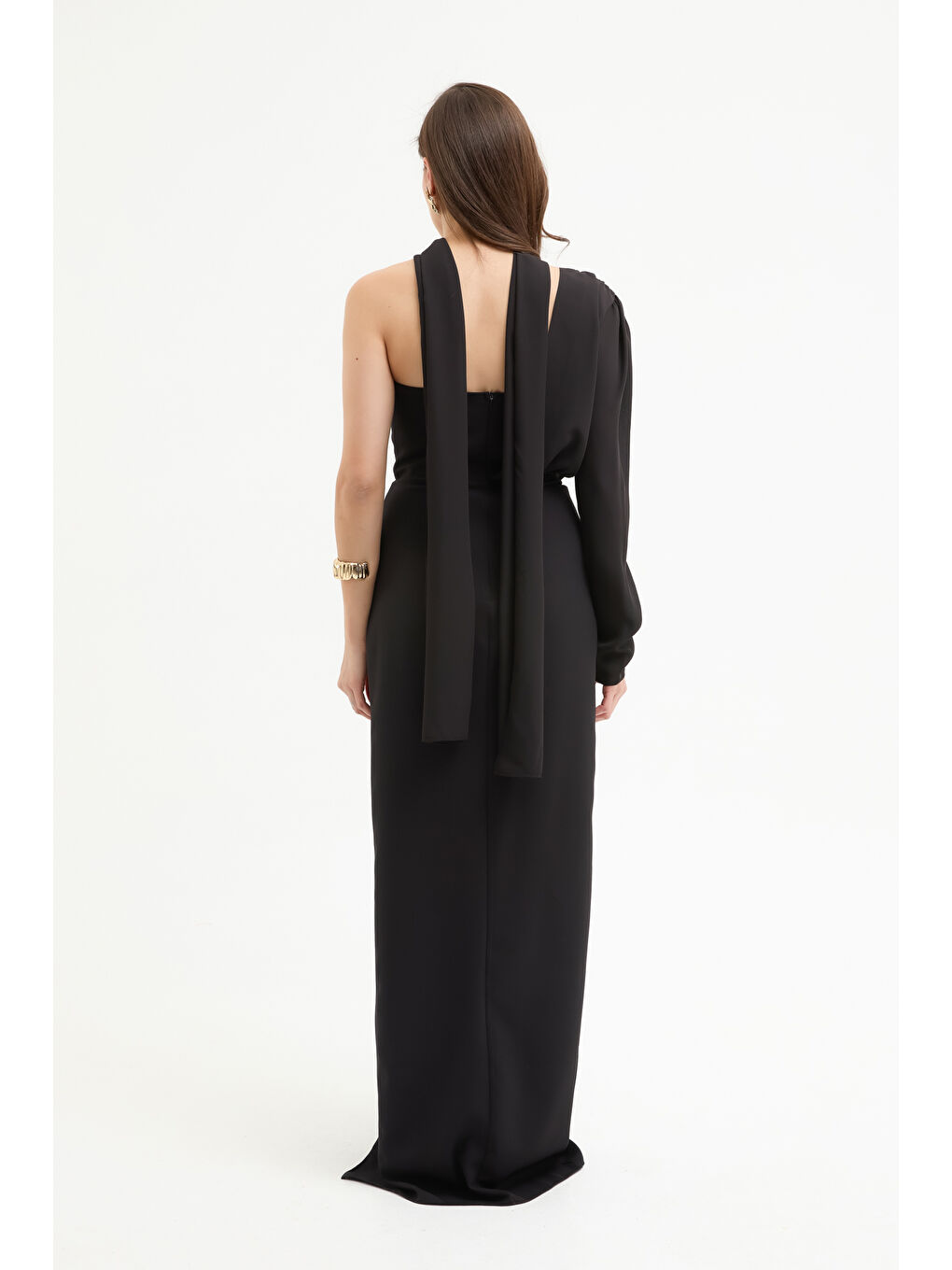 Kadın Siyah Tek Kol Şal Yaka Yırtmaçlı Uzun Abiye Elbise-4