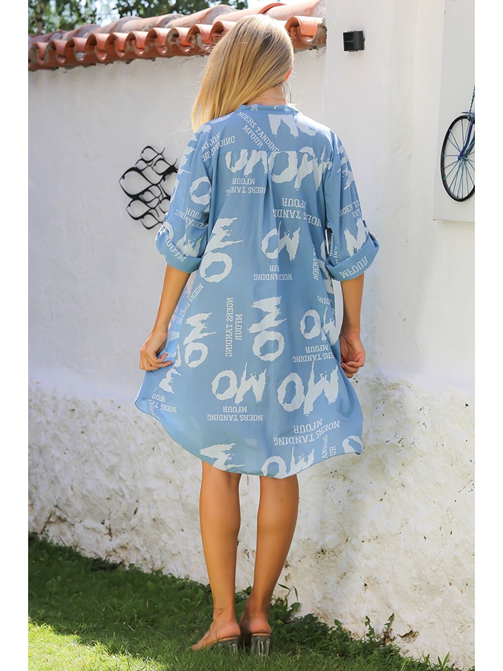 İtalyan Açık Mavi Hakim Yaka Düğmeli 3/4 Kol Düğmeli Cepli Allover Baskılı Dokuma Plaj Elbise-7