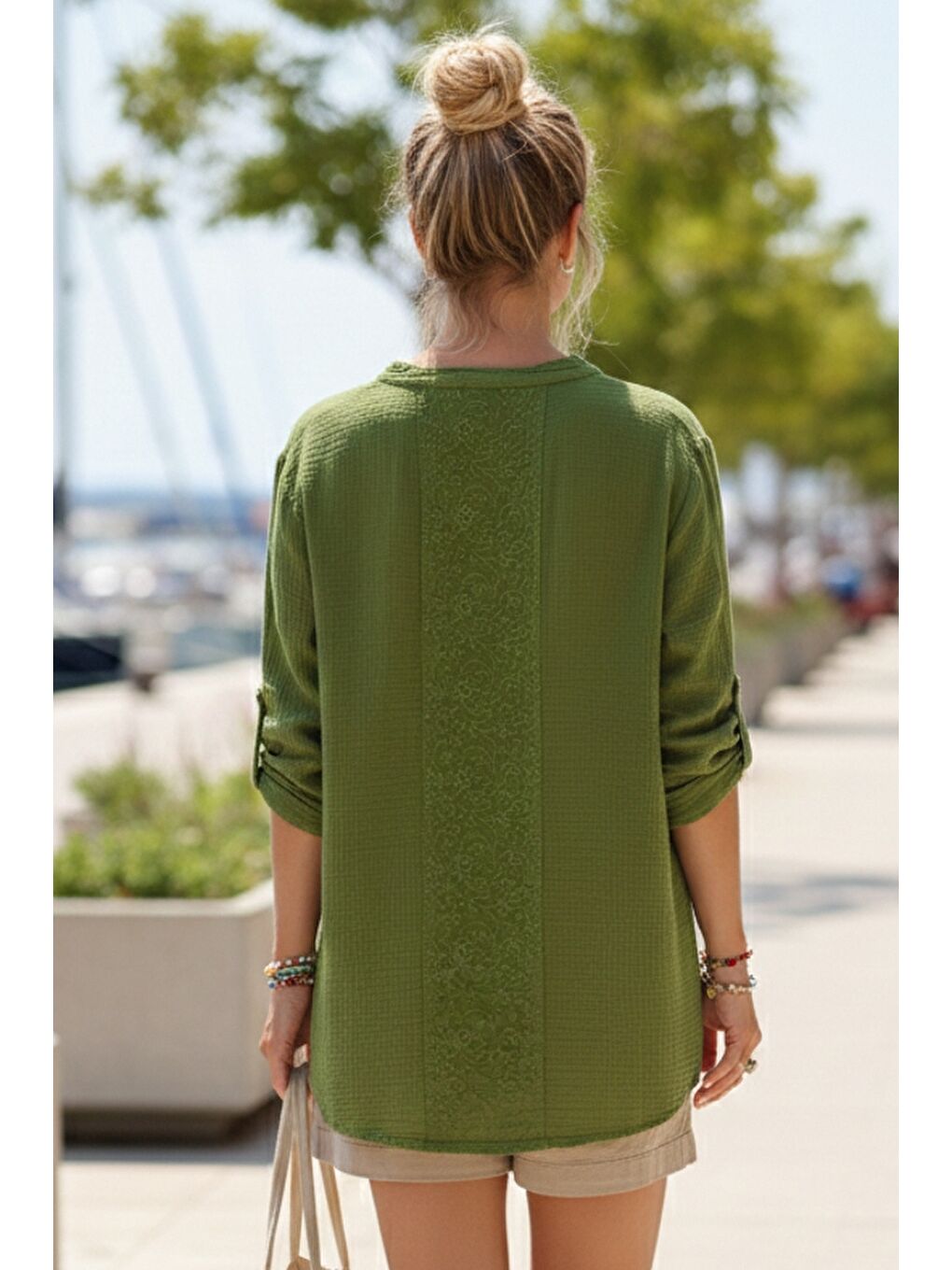 Yeşil Hakim Yaka Düğmeli 3/4 Kol Çift Cepli Arkası Fistolu Casual Müslin Salaş Dokuma Gömlek 74 65-1