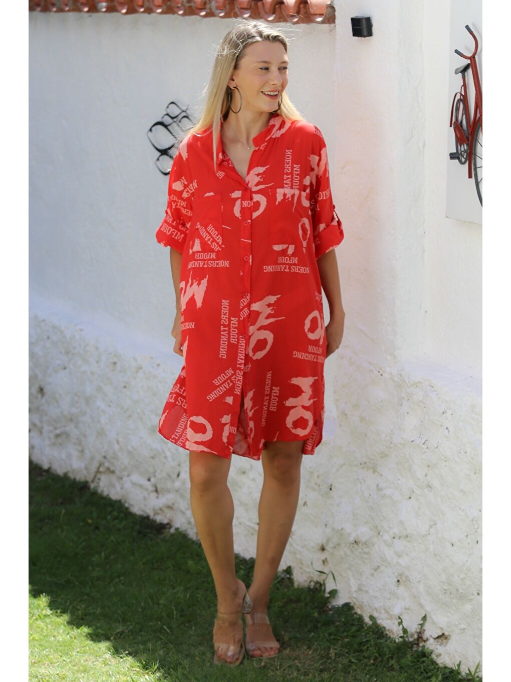 İtalyan Kırmızı Hakim Yaka Düğmeli 3/4 Kol Düğmeli Cepli Allover Baskılı Dokuma Plaj Elbise-4