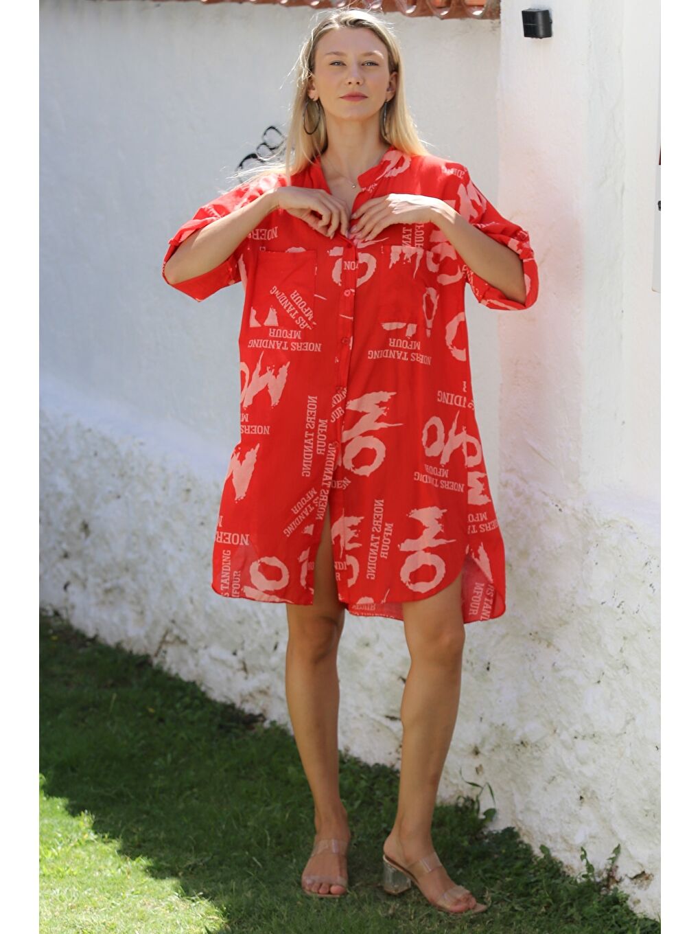 İtalyan Kırmızı Hakim Yaka Düğmeli 3/4 Kol Düğmeli Cepli Allover Baskılı Dokuma Plaj Elbise-5